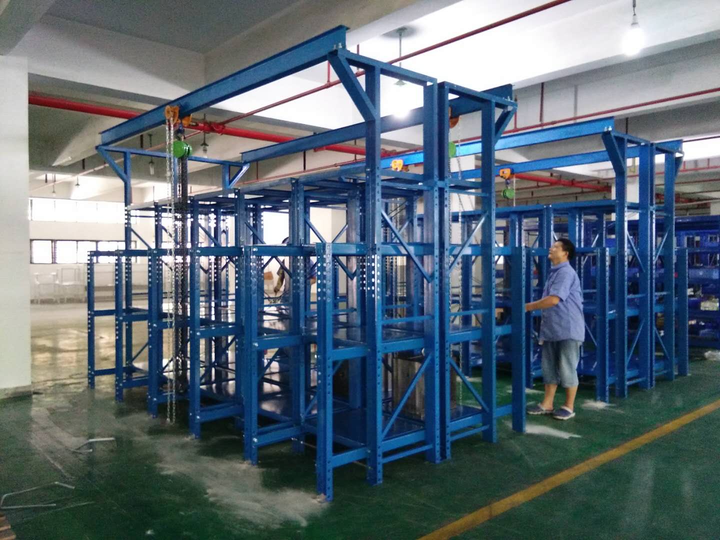 2017年明衛與江門客戶定制的帶行吊模具架