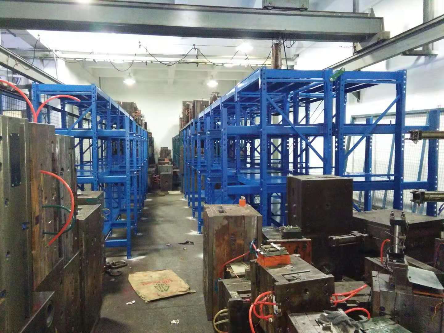 2017年與佛山客戶定制的重型全開模具架